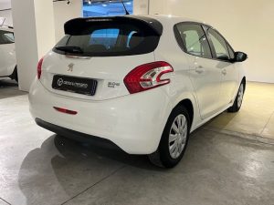 Peugeot 208 1.4 HDi 68 CV 5p. Active AUTOMATICO