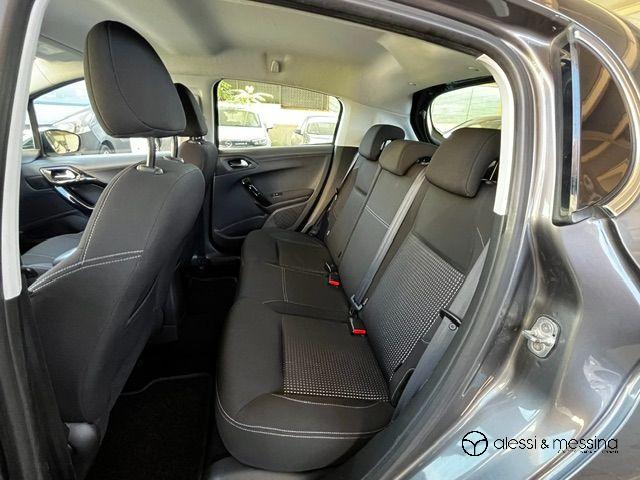 Peugeot 208 PureTech 82 5p. Allure